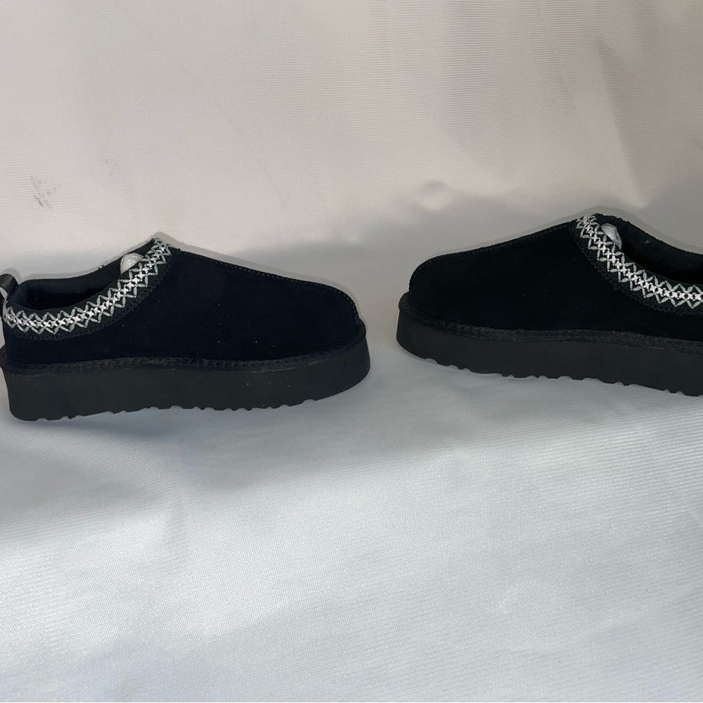 Black Slip-On Women's Slippers NIB